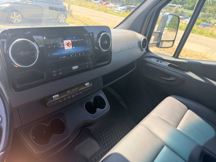 Vehicle Image 35