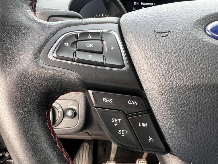 Vehicle Image 43