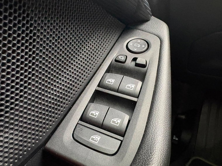 Vehicle Image 33