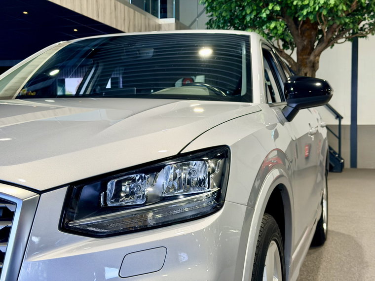 Vehicle Image 8