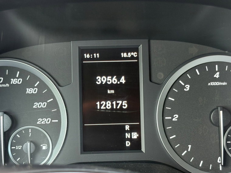 Vehicle Image 32