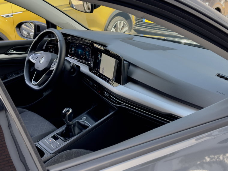 Vehicle Image 25