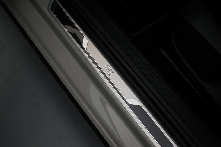 Vehicle Image 37