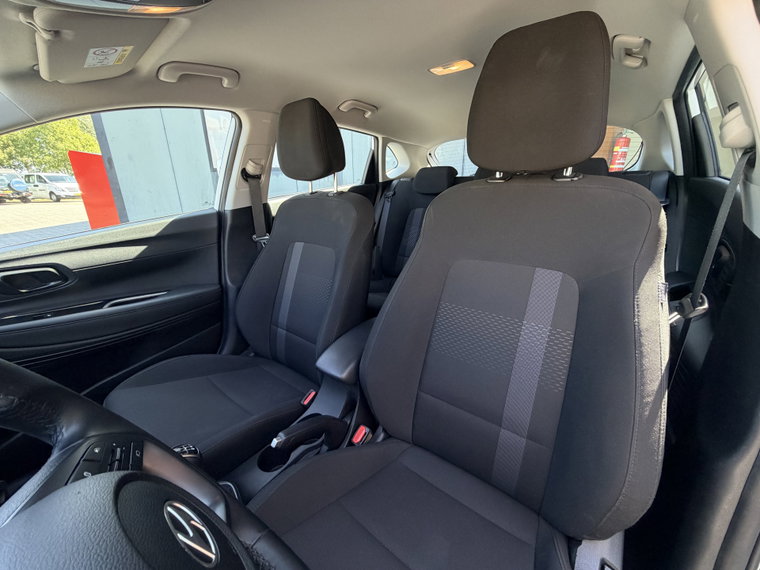 Vehicle Image 25