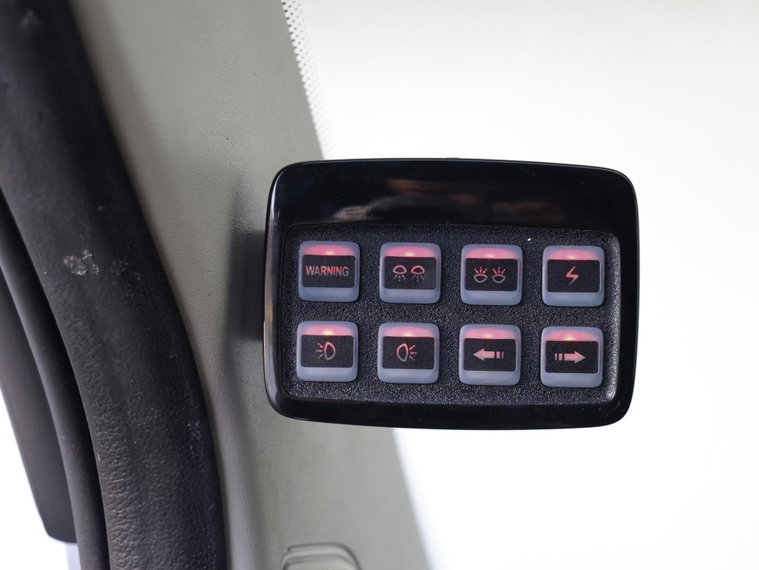 Vehicle Image 25