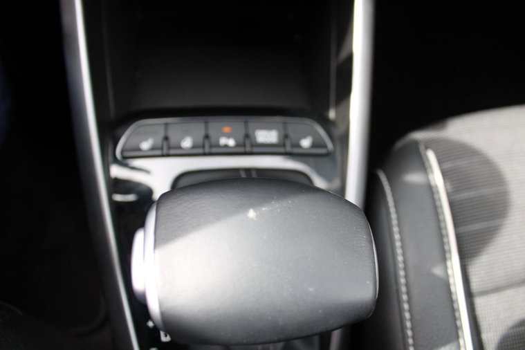 Vehicle Image 25