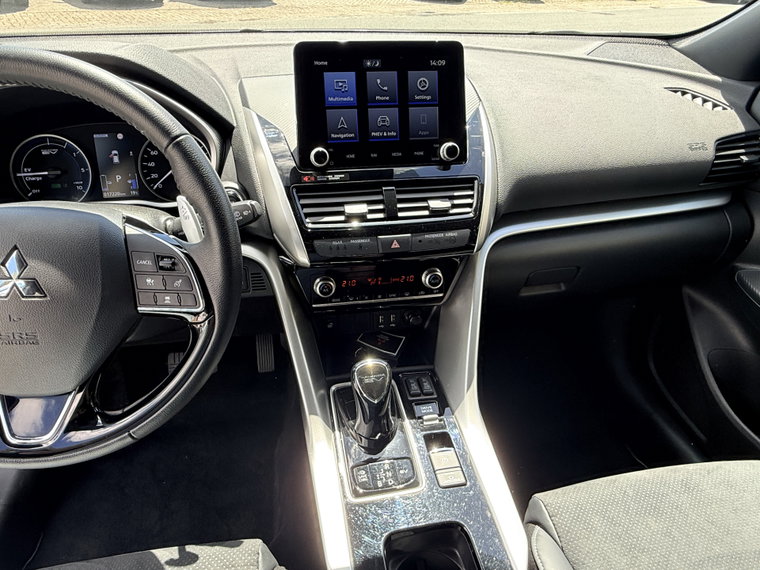 Vehicle Image 25