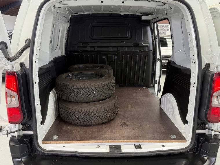Vehicle Image 19