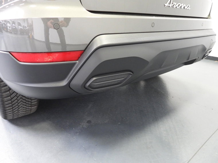 Vehicle Image 25