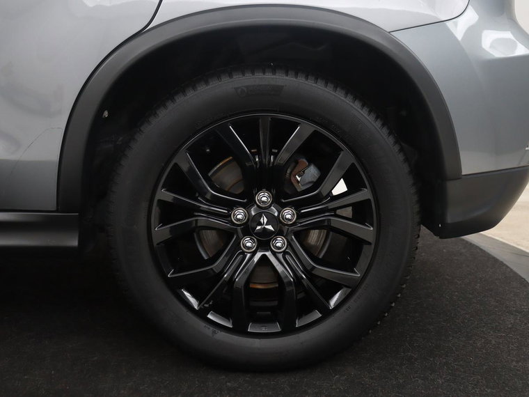Vehicle Image 30