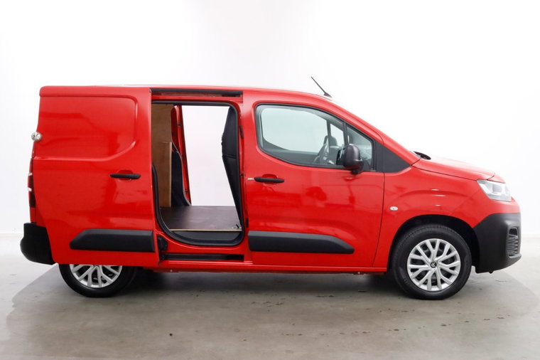 Vehicle Image 12