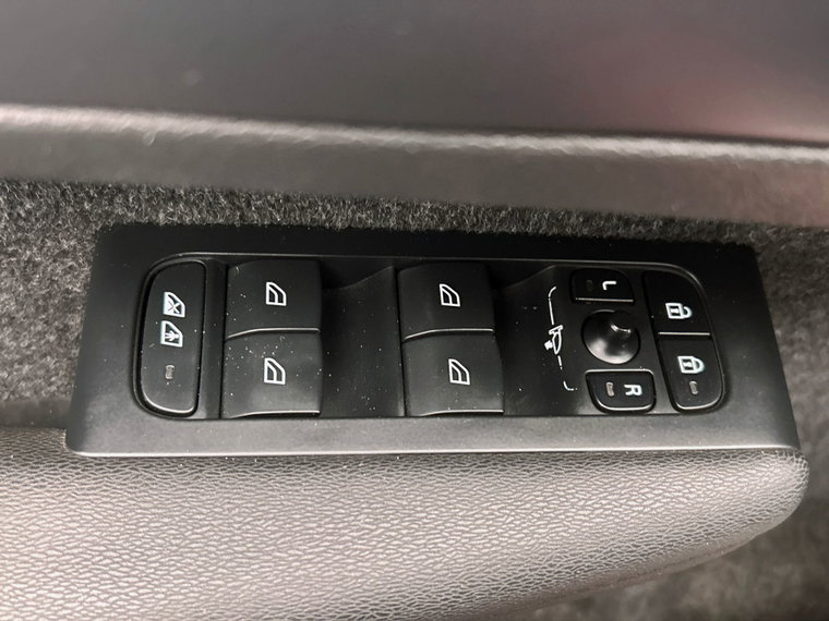 Vehicle Image 28