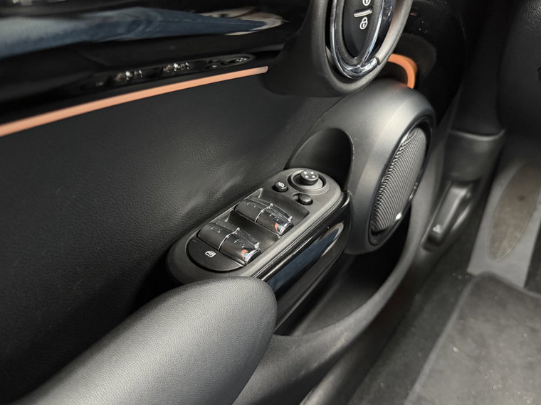 Vehicle Image 42