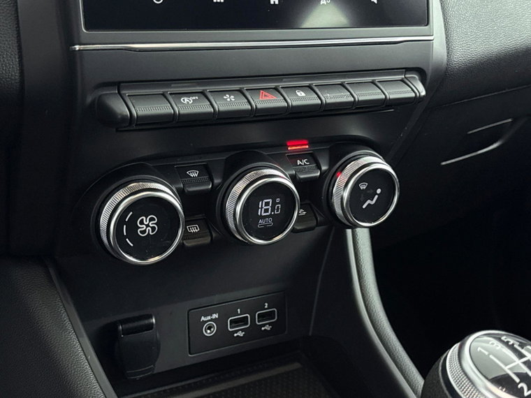 Vehicle Image 25