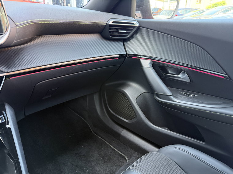 Vehicle Image 32