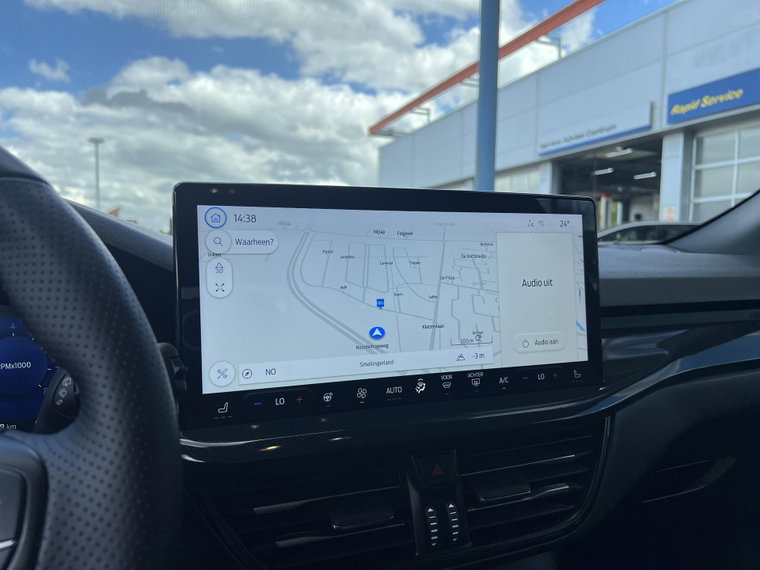 Vehicle Image 25