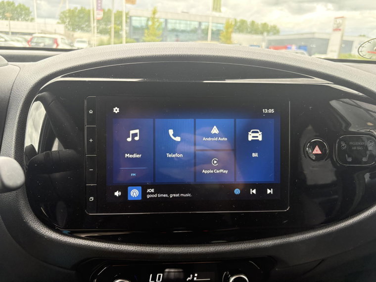 Vehicle Image 15