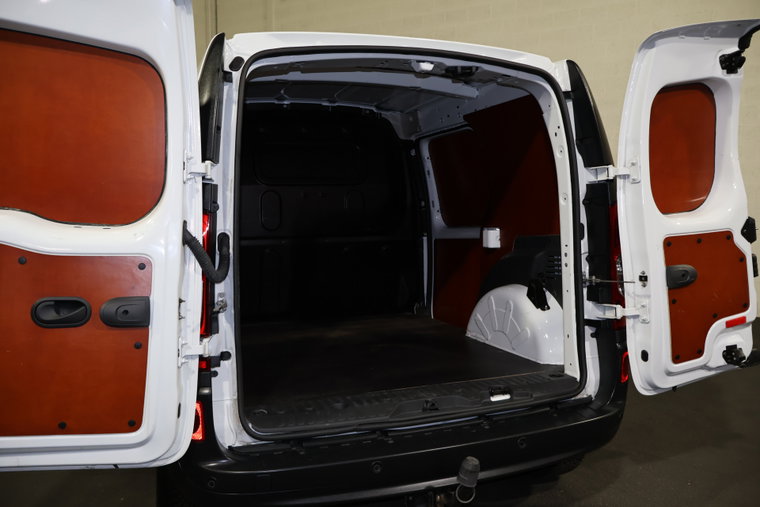 Vehicle Image 13