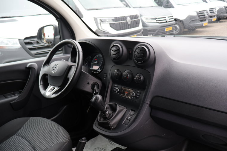 Vehicle Image 32