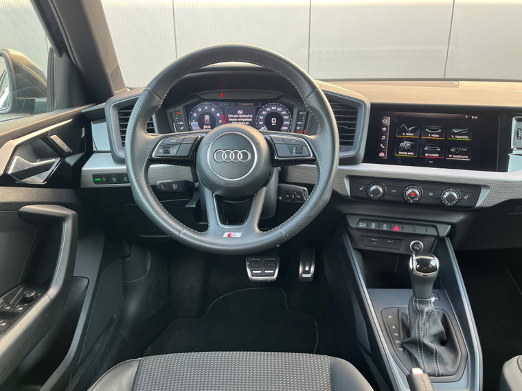 Vehicle Image 12
