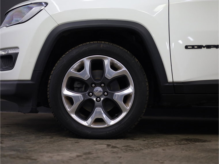 Vehicle Image 30