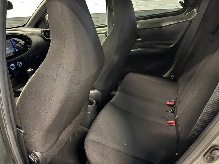 Vehicle Image 14