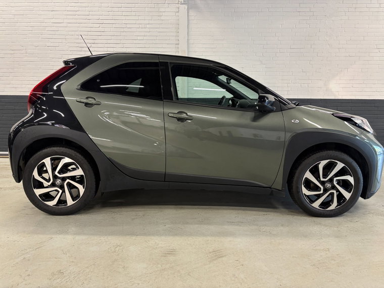 Vehicle Image 7