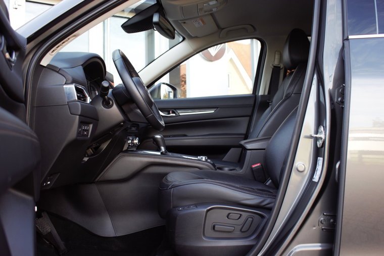 Vehicle Image 12