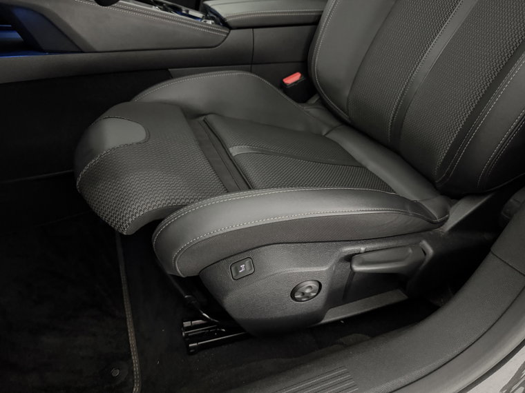 Vehicle Image 40