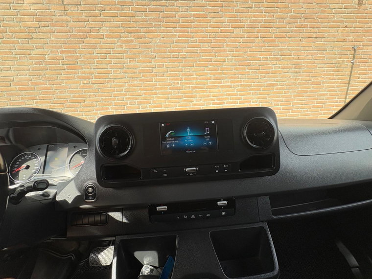 Vehicle Image 24