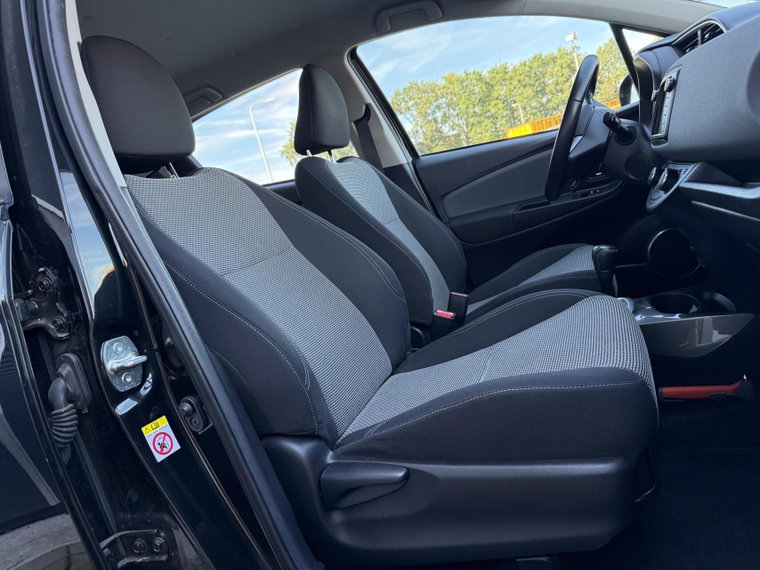 Vehicle Image 17
