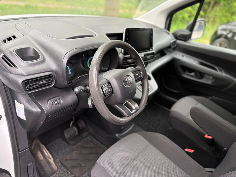 Vehicle Image 12