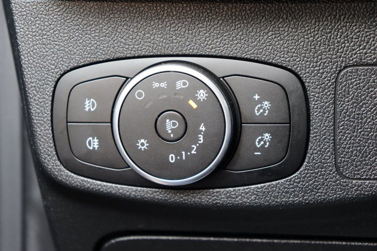 Vehicle Image 25