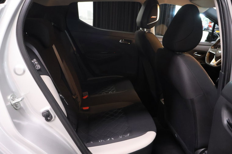 Vehicle Image 14
