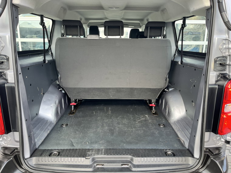 Vehicle Image 25