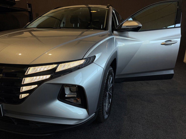 Vehicle Image 12