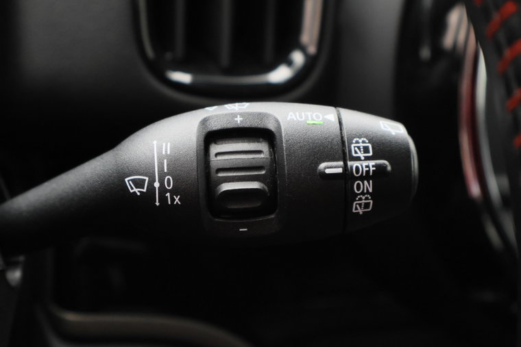Vehicle Image 32