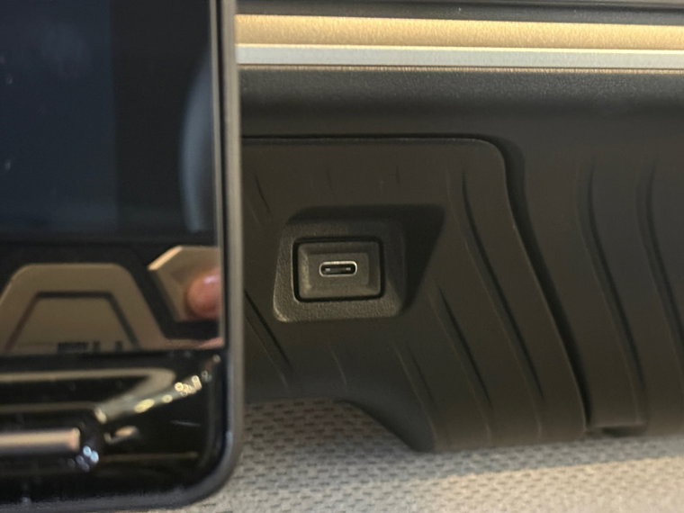 Vehicle Image 33