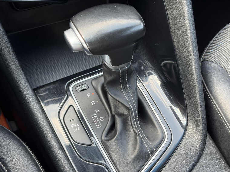 Vehicle Image 25