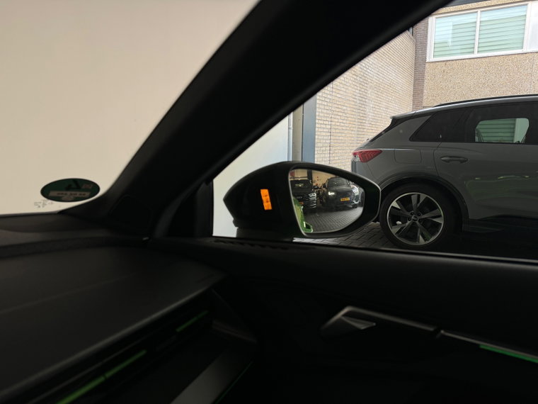 Vehicle Image 33