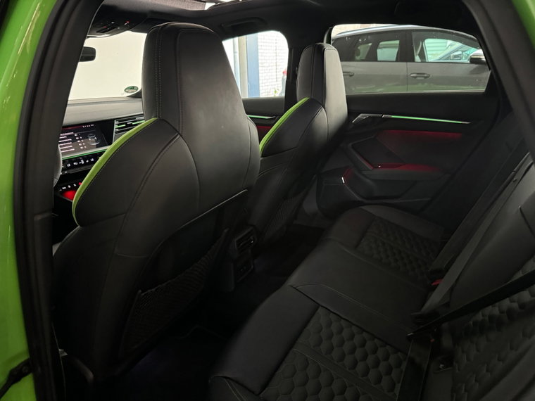 Vehicle Image 36