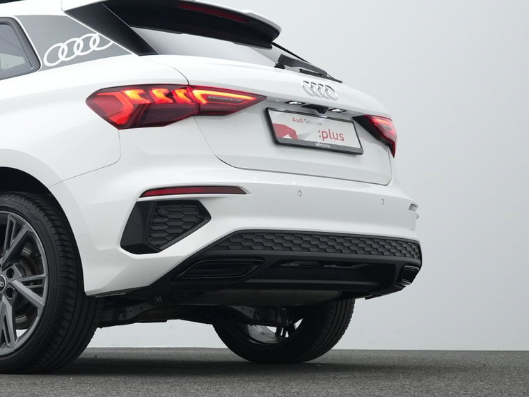 Vehicle Image 40