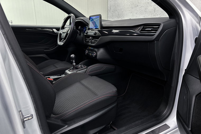 Vehicle Image 32