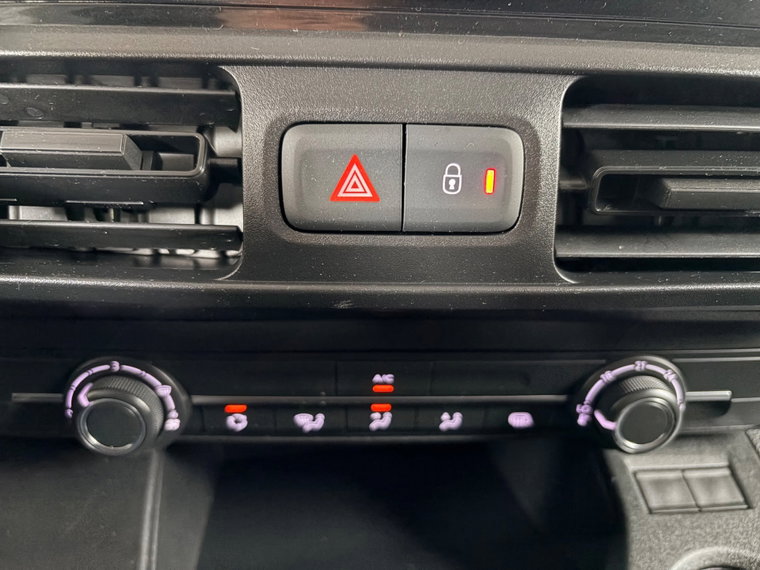 Vehicle Image 27