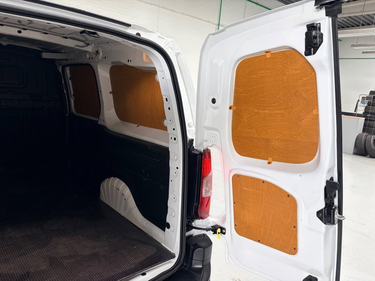 Vehicle Image 37