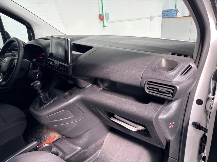 Vehicle Image 40