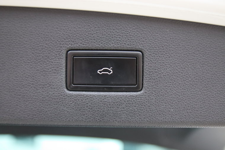 Vehicle Image 32