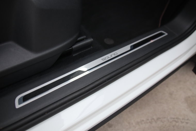 Vehicle Image 37