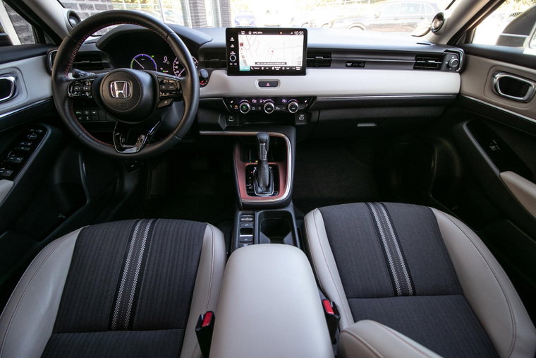 Vehicle Image 16