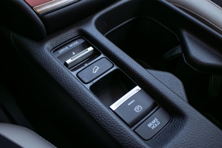 Vehicle Image 25